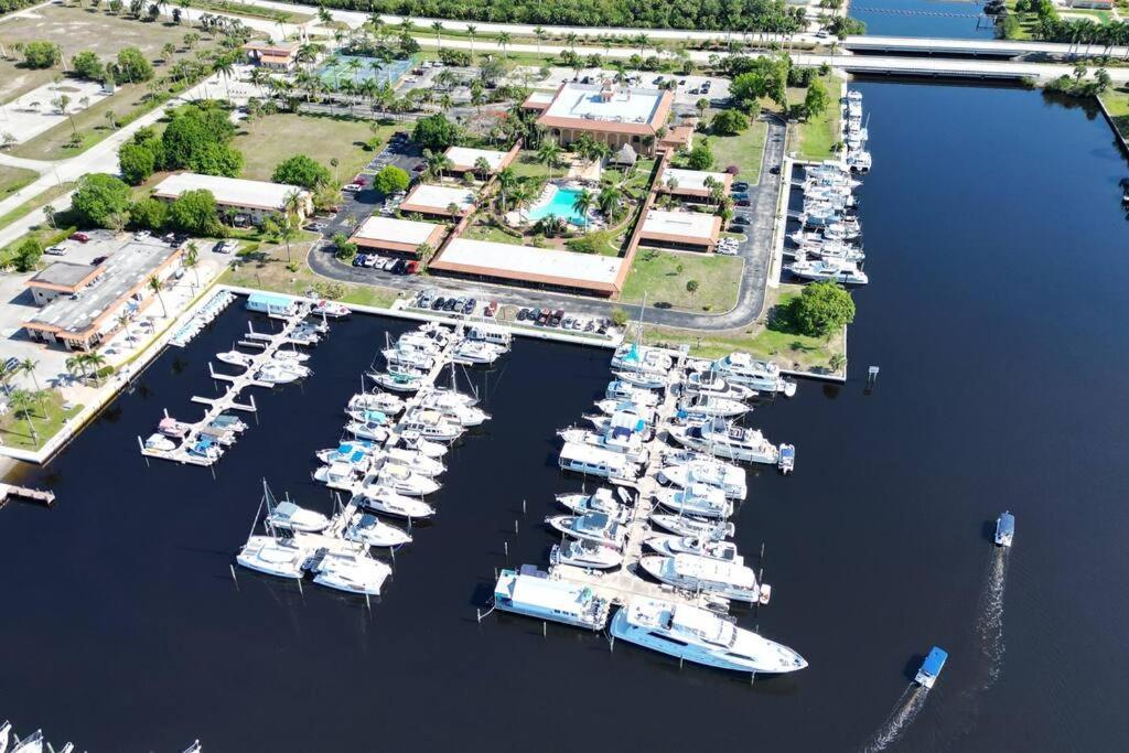 Apartament Marina Getaway On The Water! Naples Zewnętrze zdjęcie